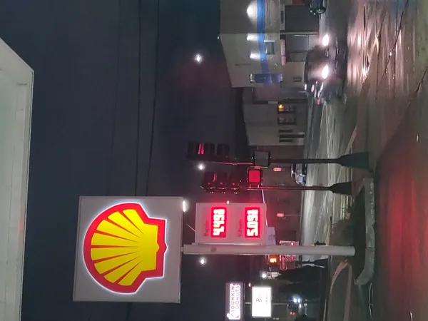 Phoenix and U.S. gasoline prices climb sharply in early March as crude and seasonal factors tighten supply