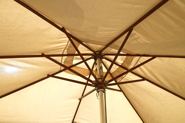 Secure the Patio: Gusty East Winds and Unseasonable Heat Sweep Into the Valley