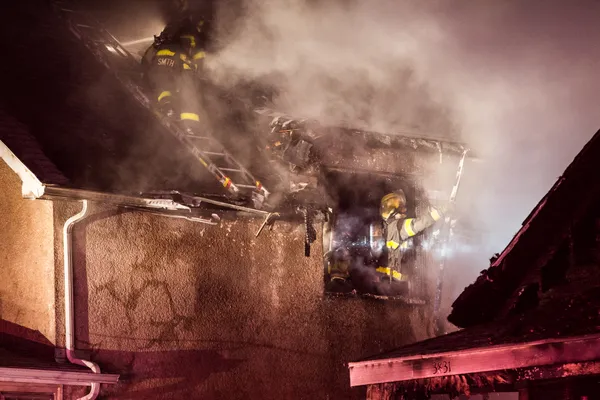 Maryvale neighborhood fire spreads to a second home, displacing residents and prompting an ongoing investigation